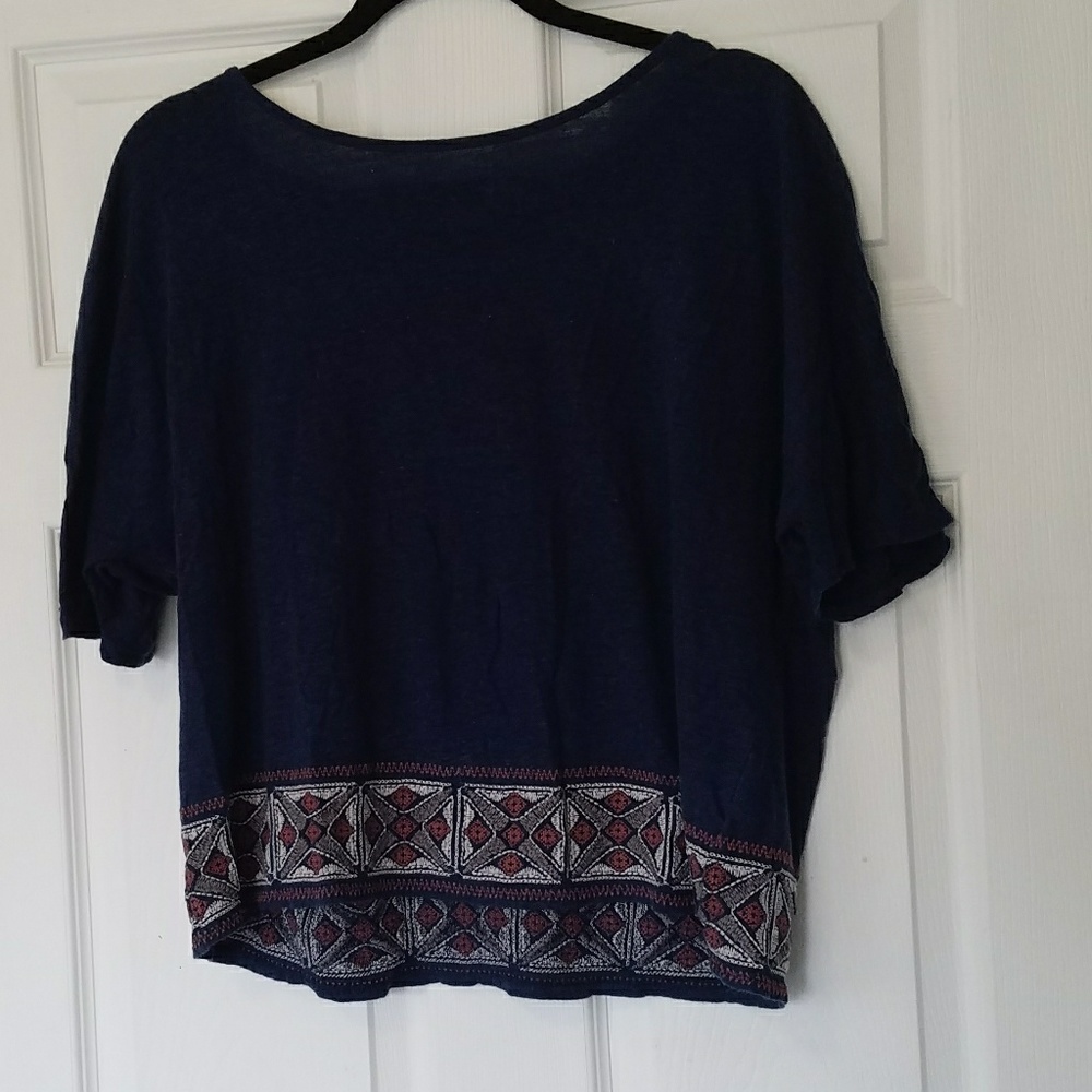 🛍4/15$$ Artisan NY Tribal design T shirt